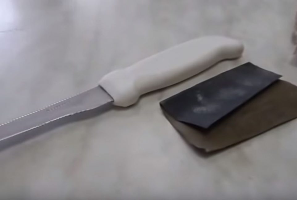 Poncer avec du papier de verre