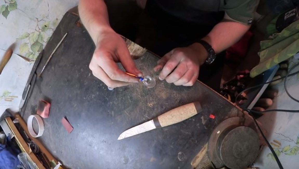 Nous élevons de la colle