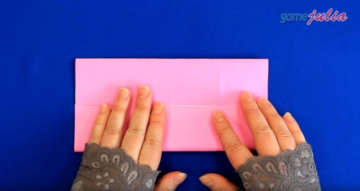 Dépliez et pliez les deux côtés vers le pli central