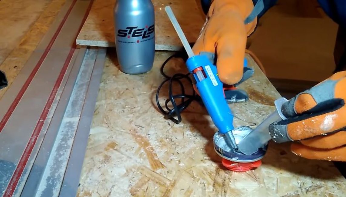 Lubrifier les joints avec un pistolet thermique