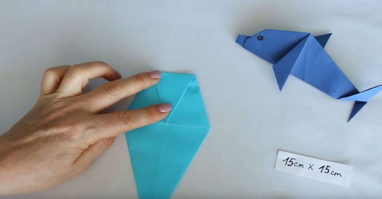 plier le coin supérieur vers le centre du losange