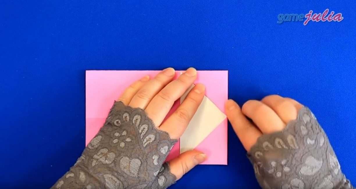 plier le côté droit au centre