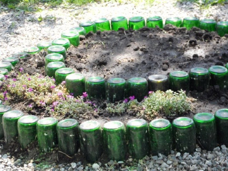 Bordure de bouteille en verre vert