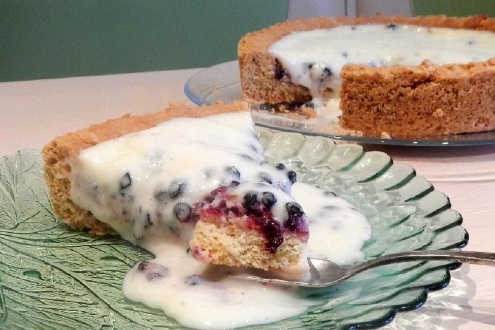 Tarte aux canneberges ouverte avec crème sure