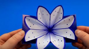 DIY carte 3D avec des fleurs ? : instructions étape par étape pour créer une carte avec une surprise