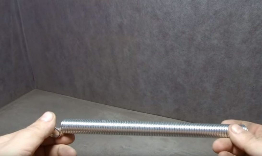 utiliser un ressort de porte