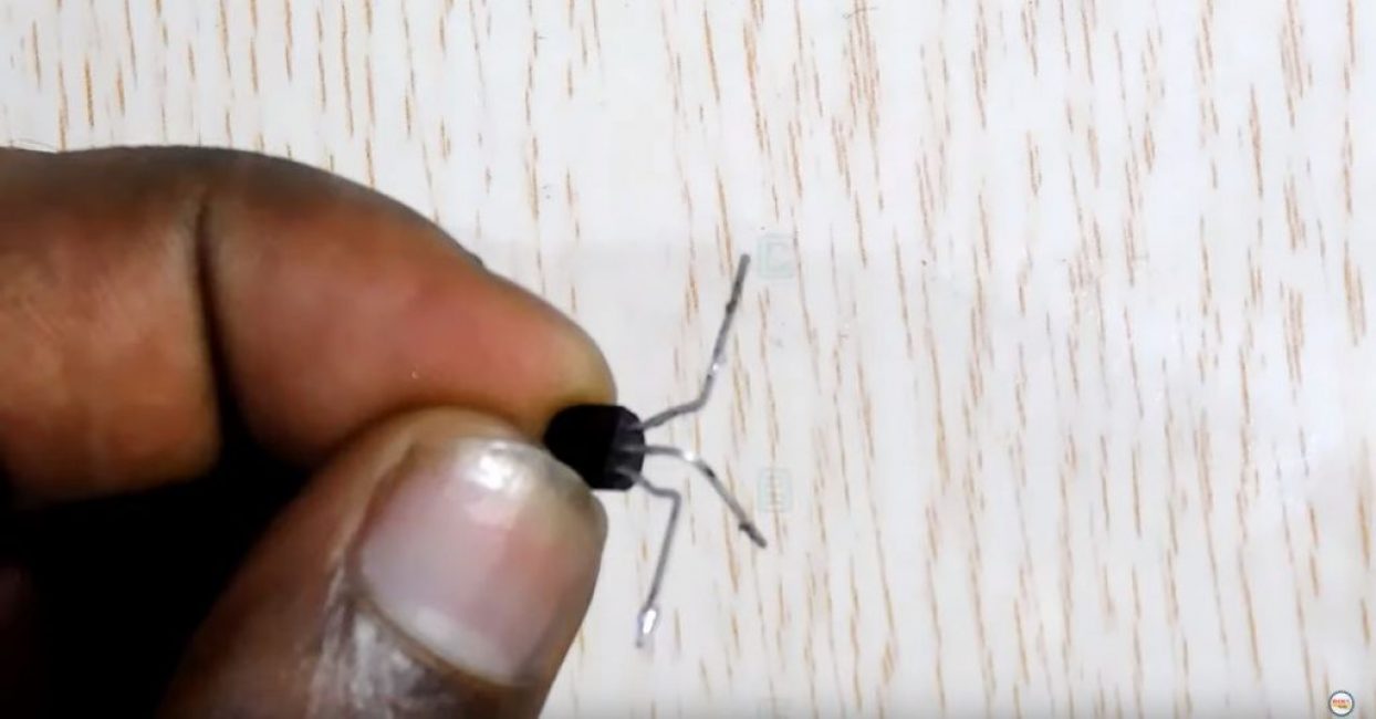 plier les bornes des transistors