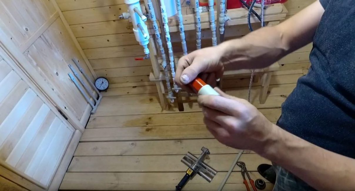 Faites de même avec l'autre côté de l'embrayage.