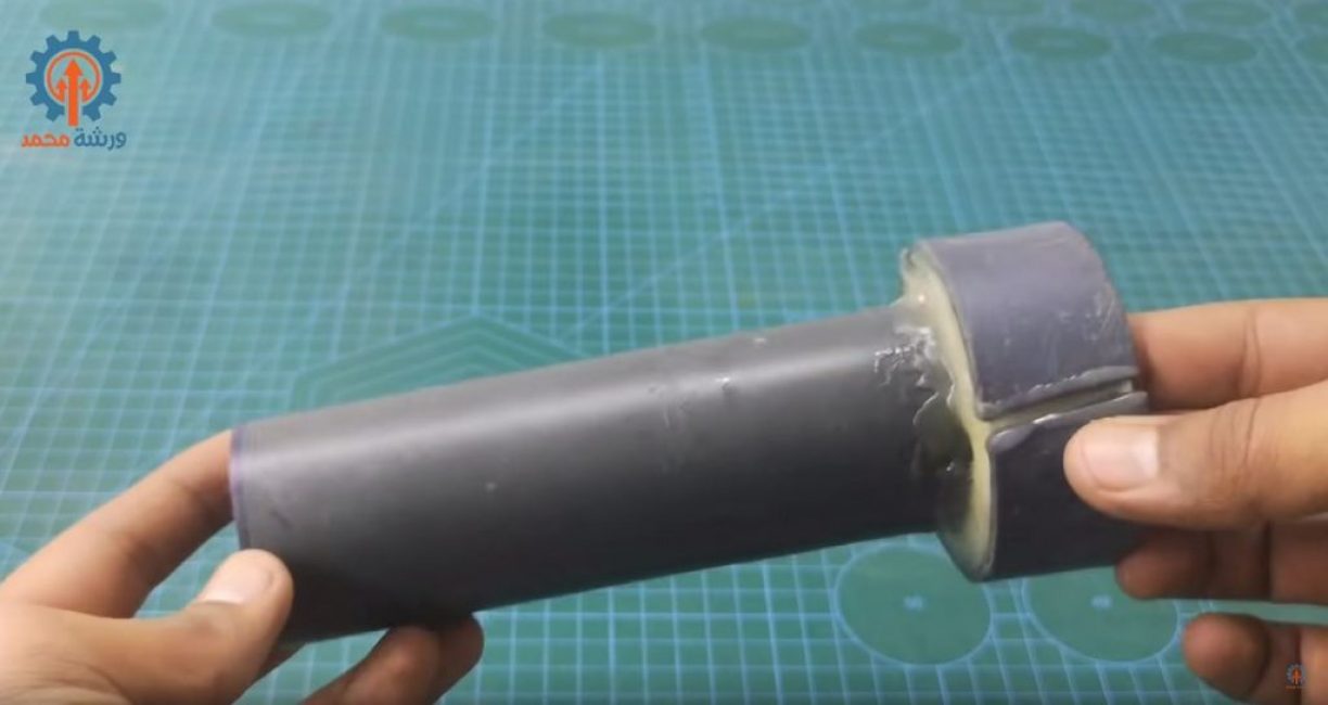 à partir des extrémités du tuyau, nous construisons la douille