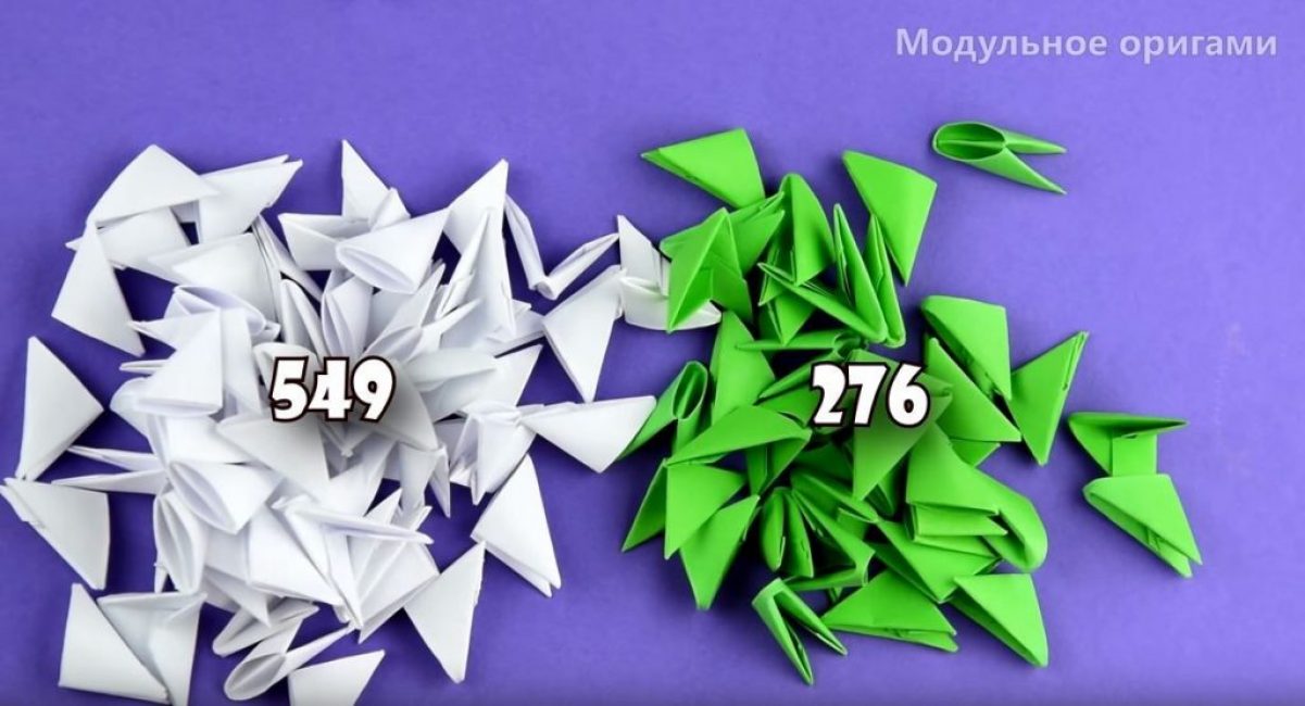 Au total, pour assembler un vase, il nous faut 549 modules blancs et 276 modules verts.