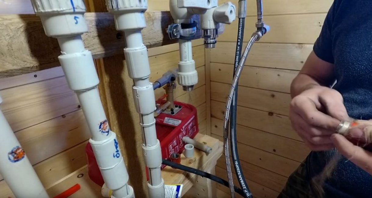 Nous connectons tous les flans au câble de lin et au mastic