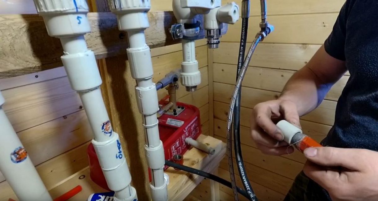 Comment couper un filetage sur un tuyau en polypropylène pouvant supporter une pression de plus de 40 atmosphères ?