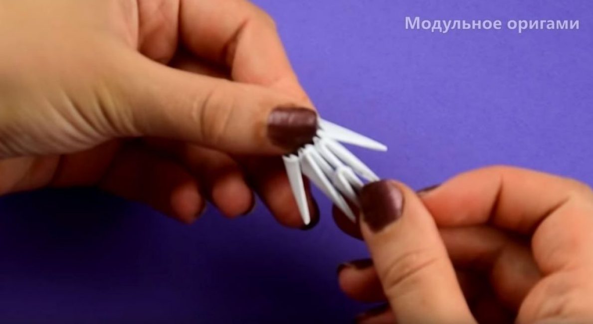 Dans la première rangée, les modules sont placés avec le côté court vers le haut, A dans les deuxième et troisième longs