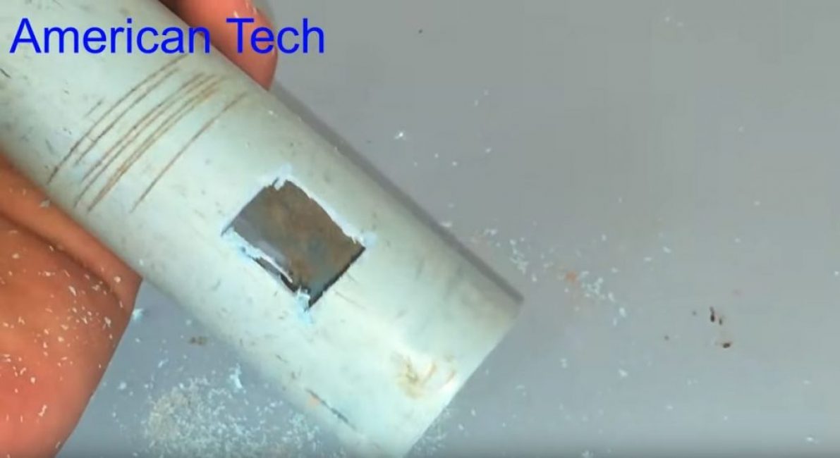 Découpez un trou rectangulaire pour l'interrupteur avec un minimill