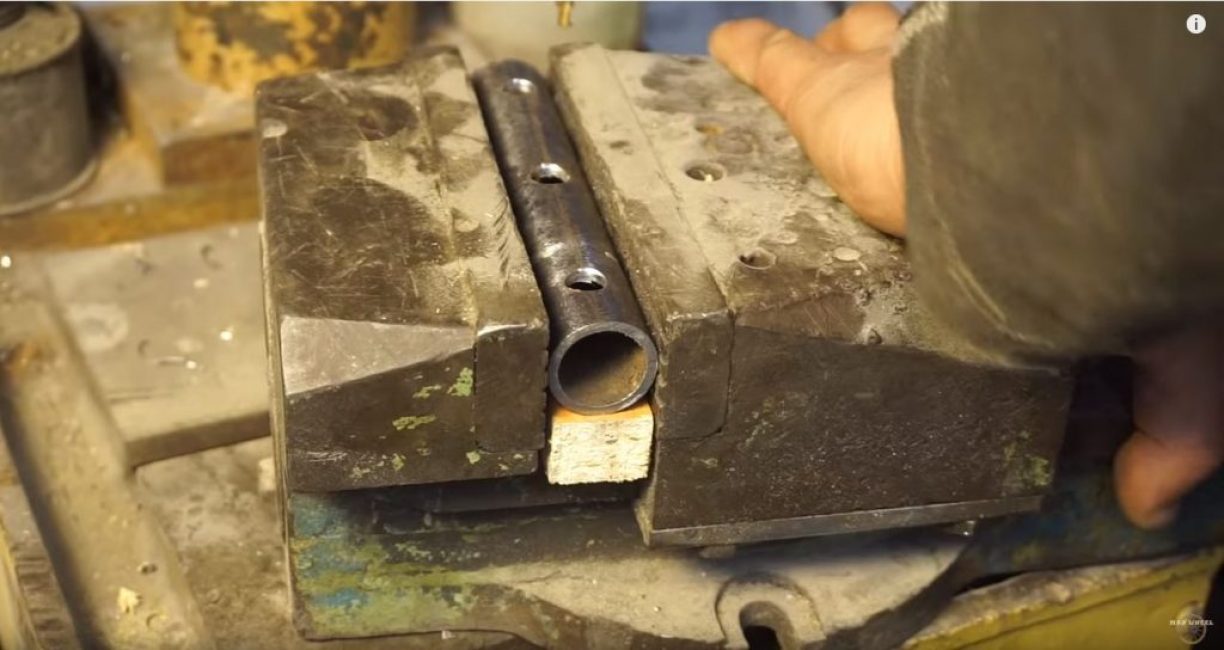 percer trois trous pour les buses d'échappement