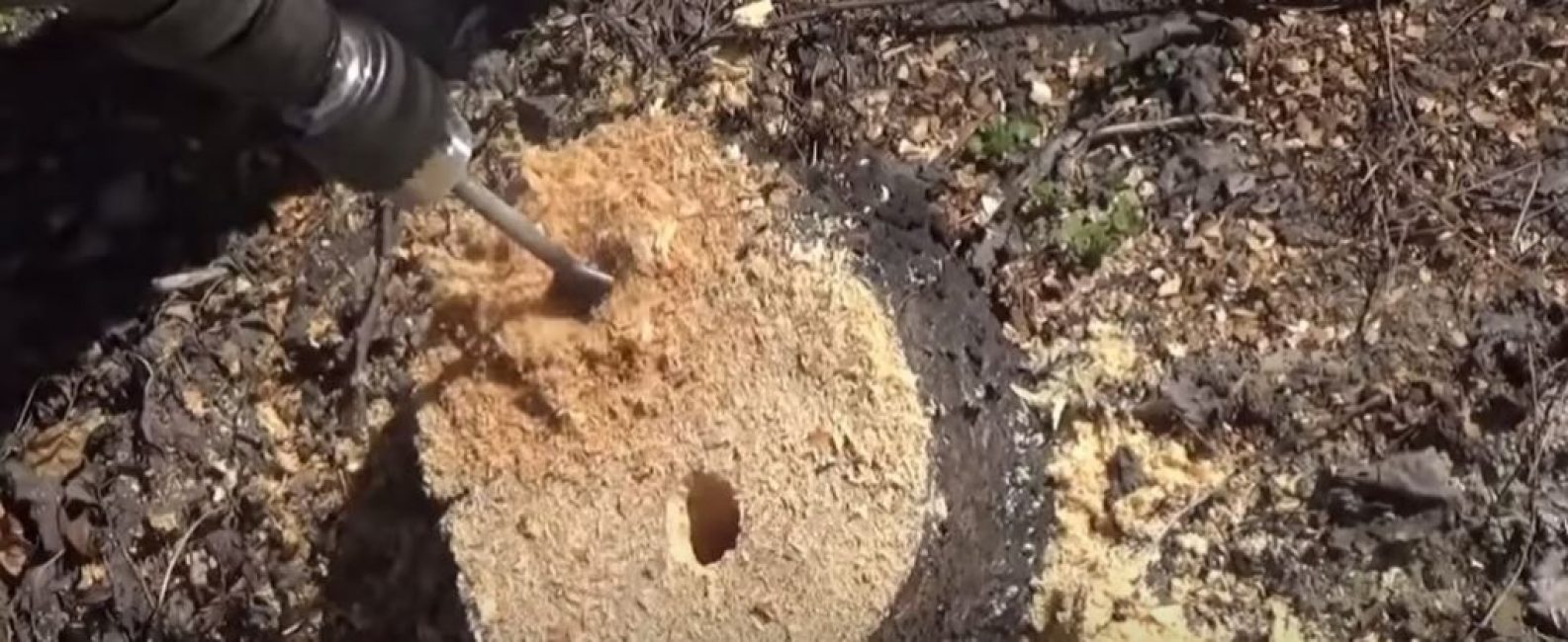 De la même manière, le deuxième trou dans le chanvre