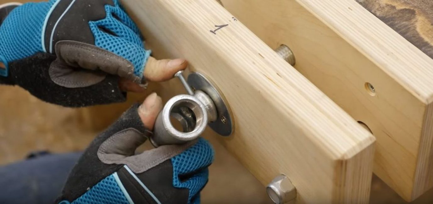 Déplacer la pièce numéro 1 vers l'avant