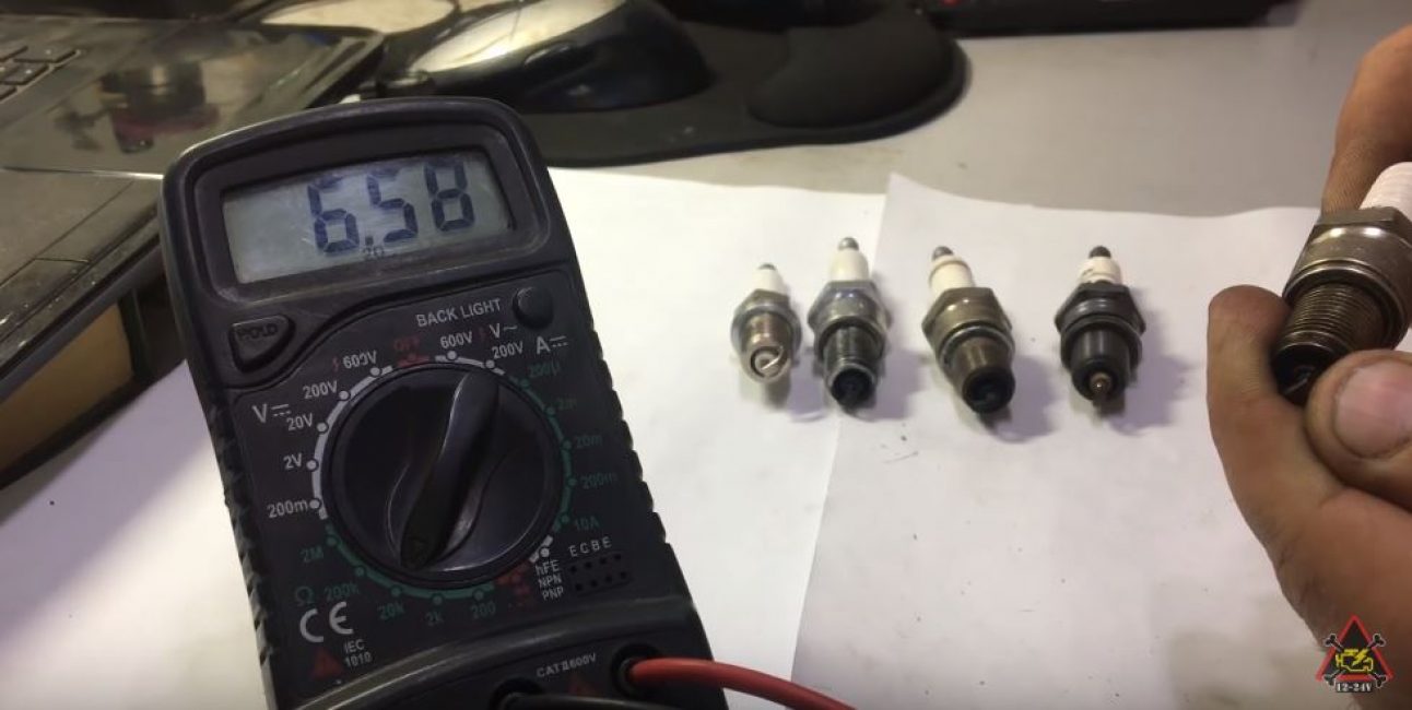 Le compteur affiche une résistance de 6,58 kΩ