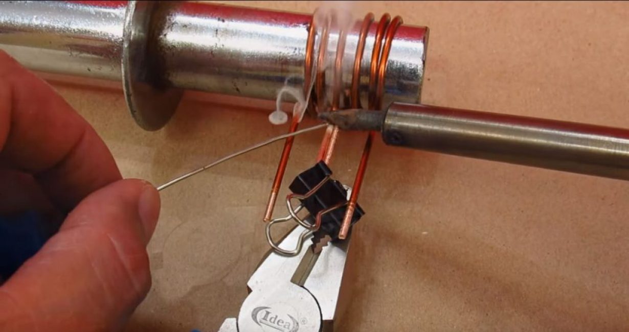 On soude ensemble deux sorties de grosses bobines