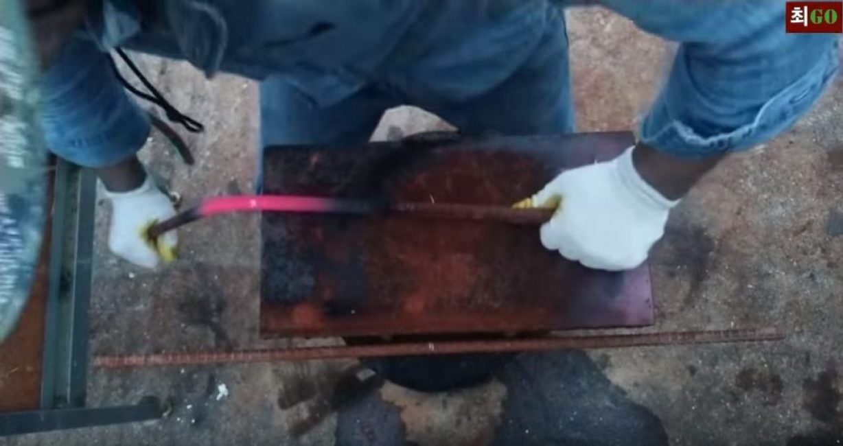 plier l'armature en deux