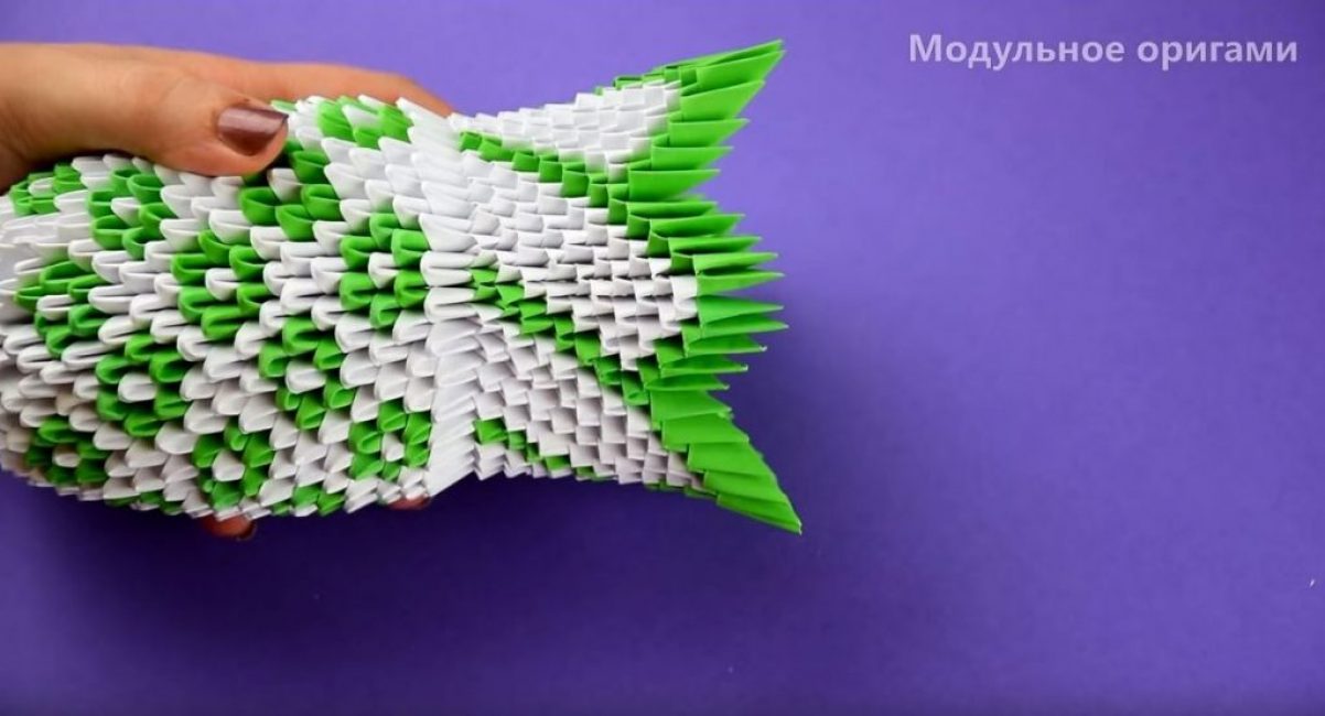 De même, on obtient les trois coins restants du vase