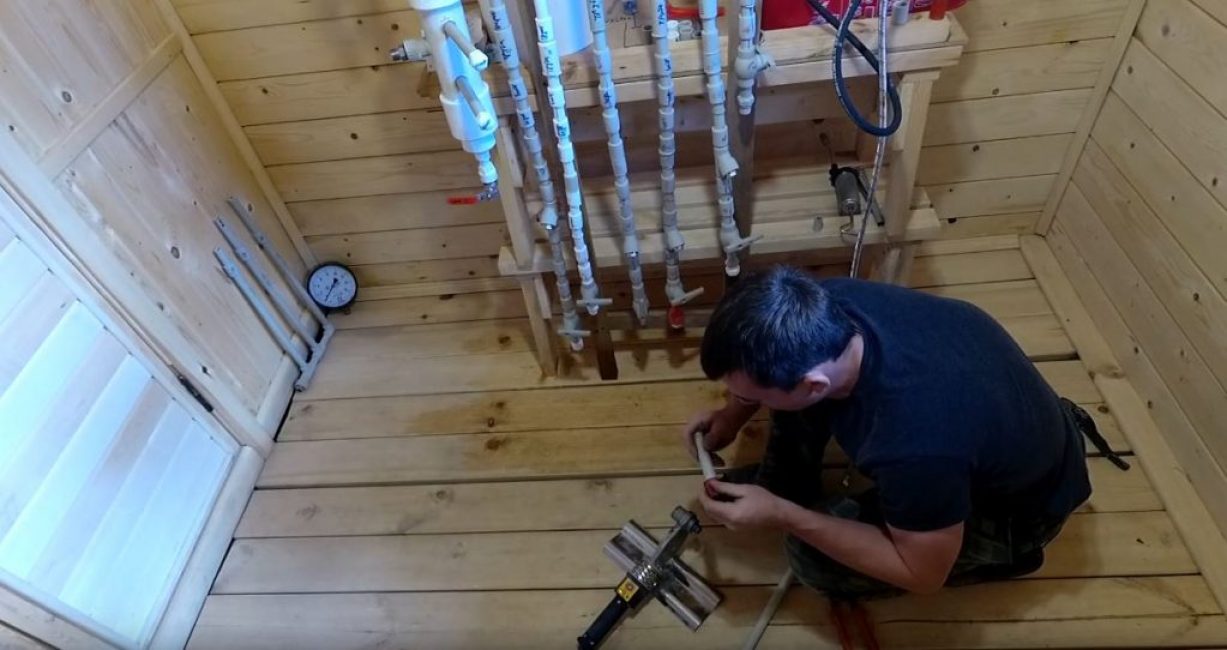 Nous le vissons dans l'accouplement métallique fini