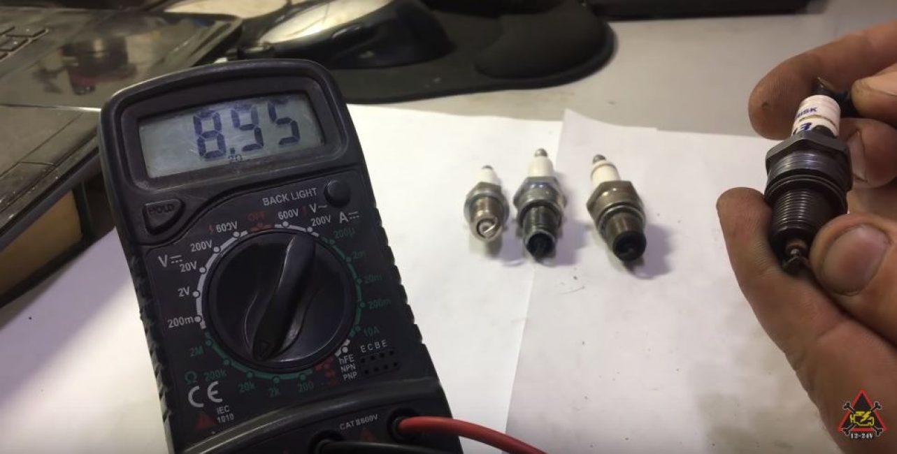 De même, nous mesurons la résistance sur d'autres bougies.