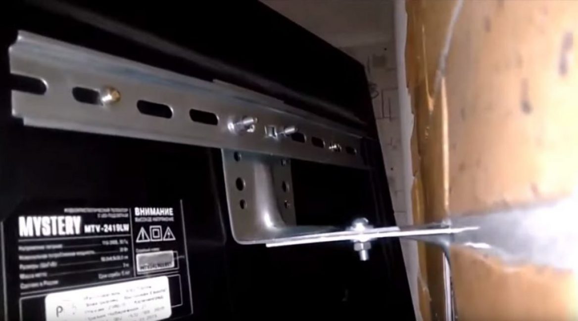 Nous combinons deux coins et les fixons