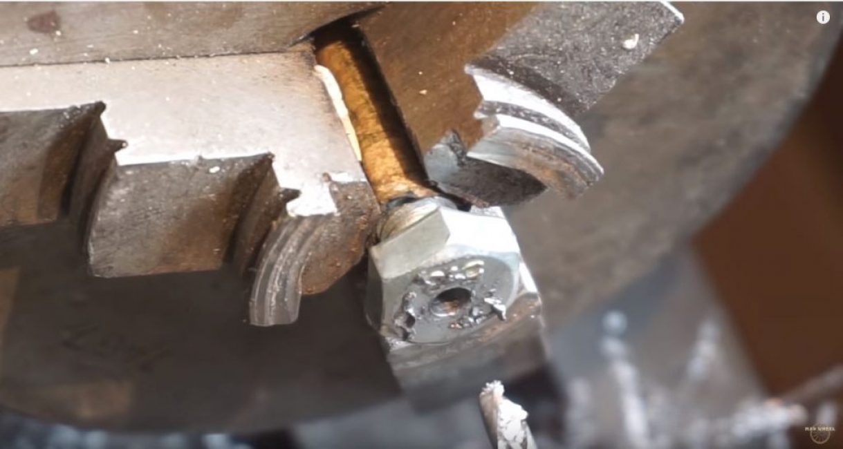 percer un trou sur la longueur de la future buse