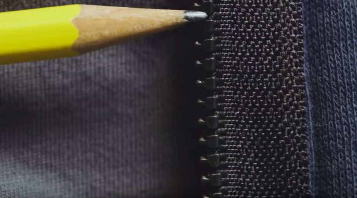 Lubrifiez l'intérieur de la fermeture éclair avec un stylet