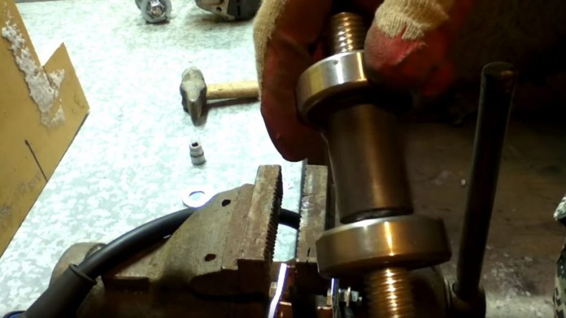 Nous mettons deux roulements sur les bords