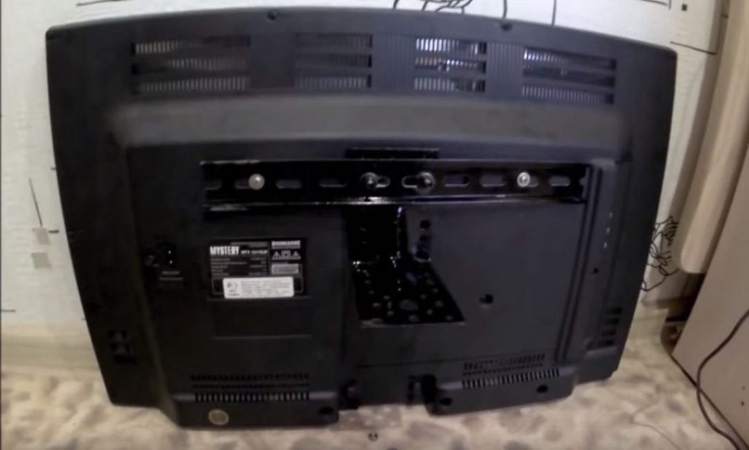 vous devez peindre le support pour qu'il corresponde à la couleur du téléviseur