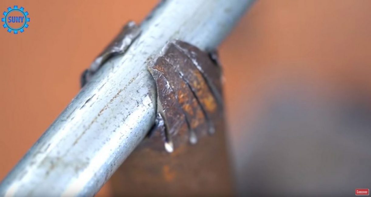 Nous insérons le plus petit tuyau dans le plus grand.