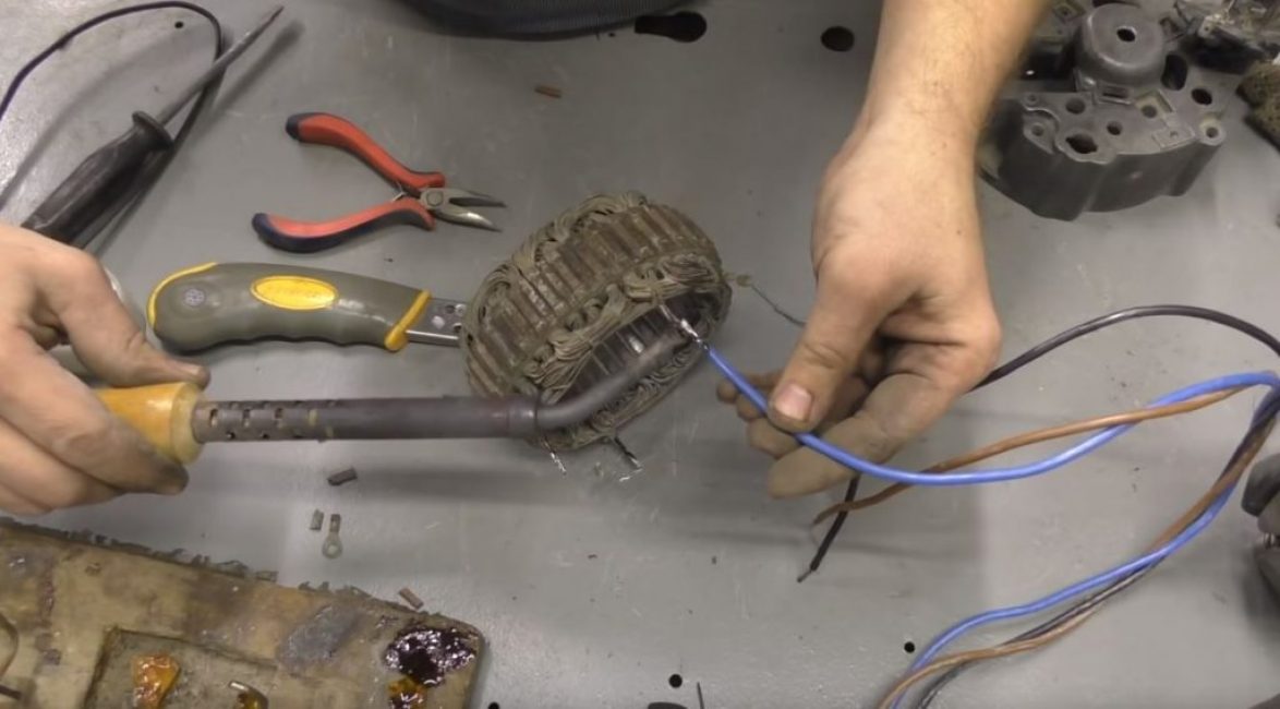 Nous les étançons et leur soudons des fils.