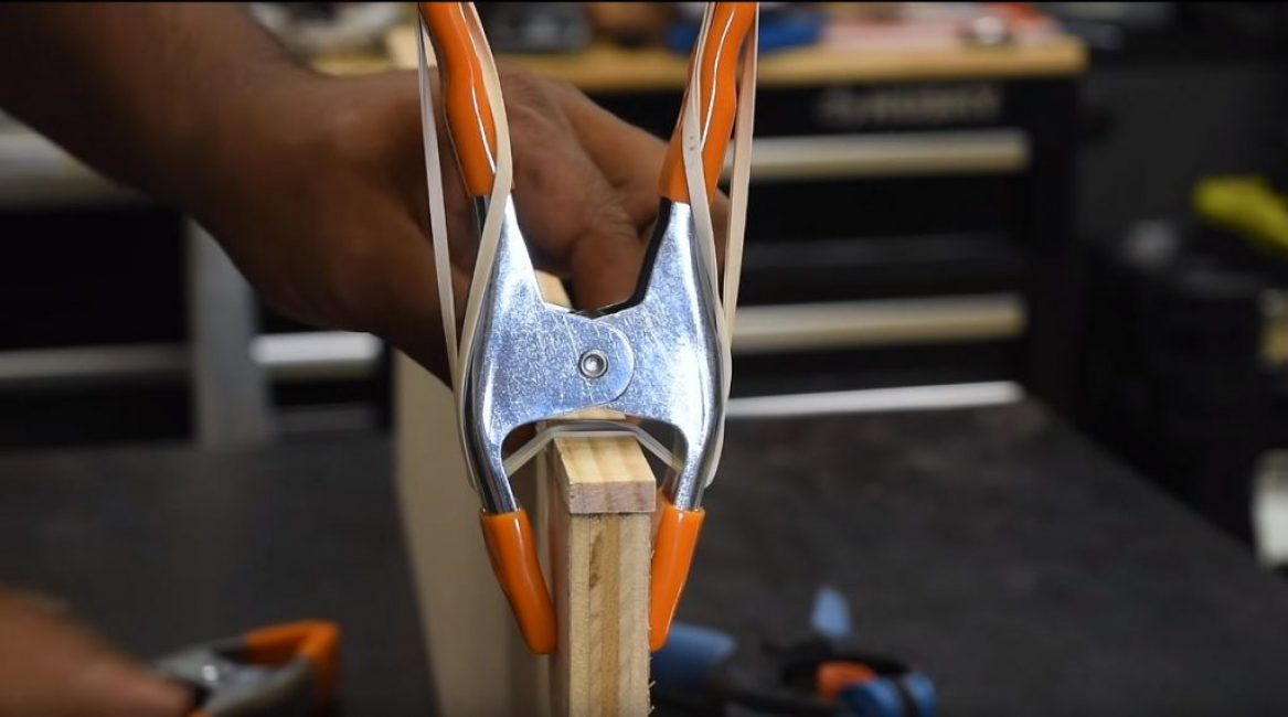 Des pinces modifiées fixeront parfaitement nos pièces