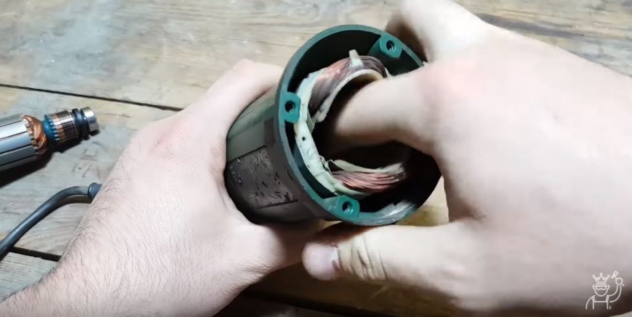 On sort le stator de l'ancien moteur électrique