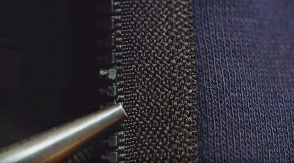 vous pouvez le niveler avec des pincettes