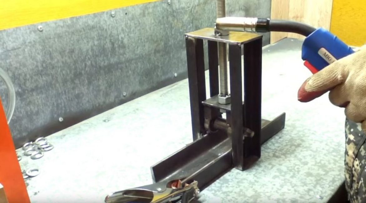 mécanisme de levage et de serrage