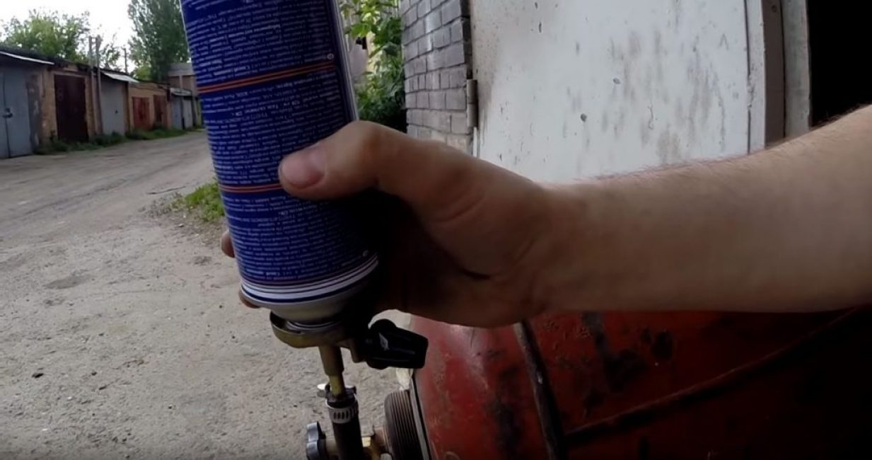 Attacher la bouteille au tuyau