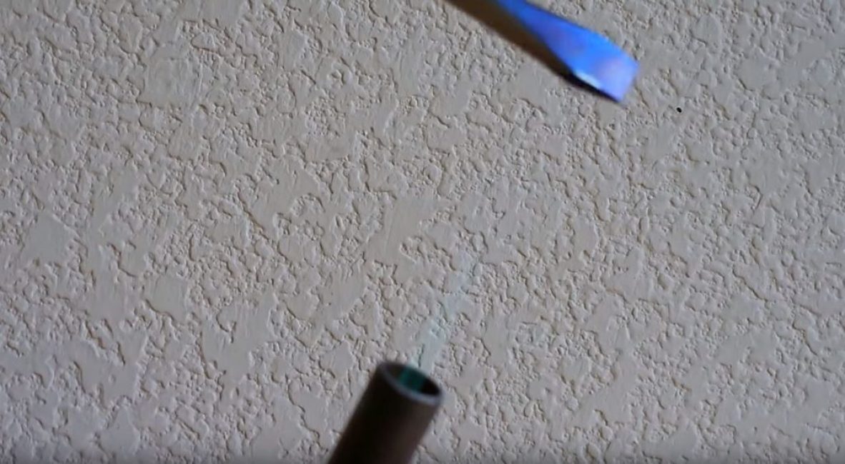 Nous chauffons le tournevis avec un brûleur à gaz