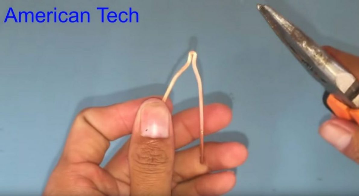 Nous nettoyons et plions le fil en deux