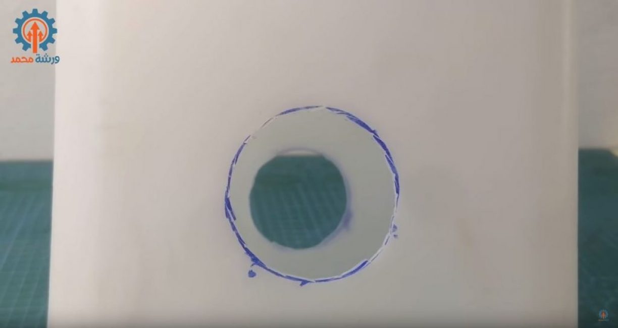 nous faisons des trous pour le tuyau 50 mm