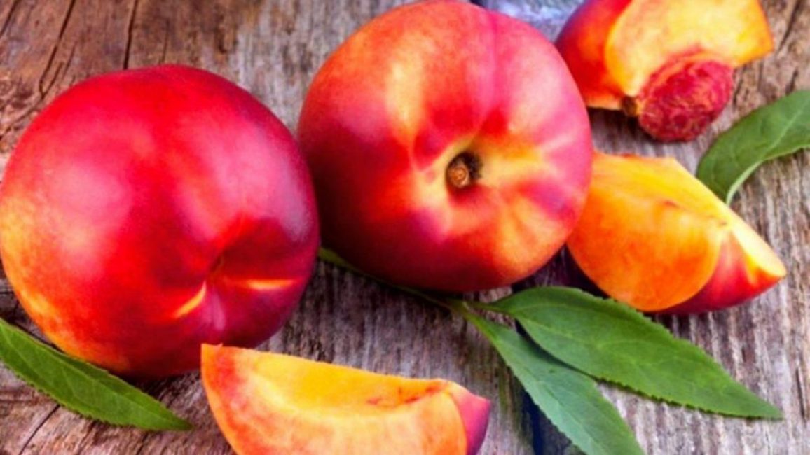 La nectarine aidera le corps avec un léger effet laxatif