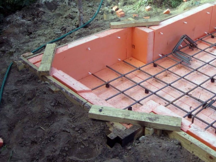 Fondation protégée par de la mousse de polystyrène extrudé