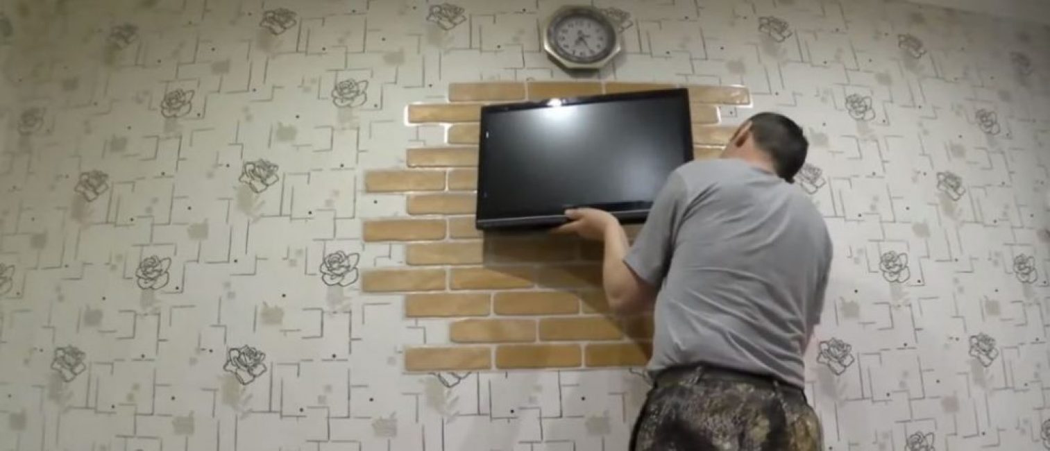 Il ne reste plus qu'à installer le téléviseur en place