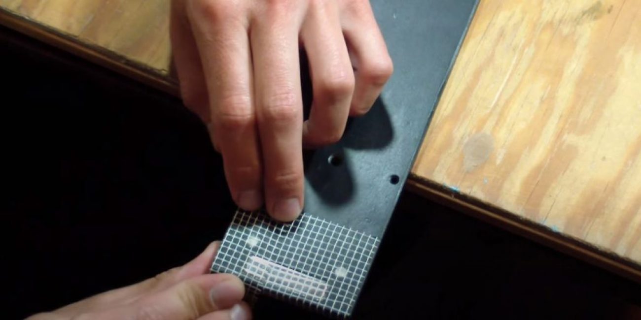 coller la surface avec un treillis d'armature