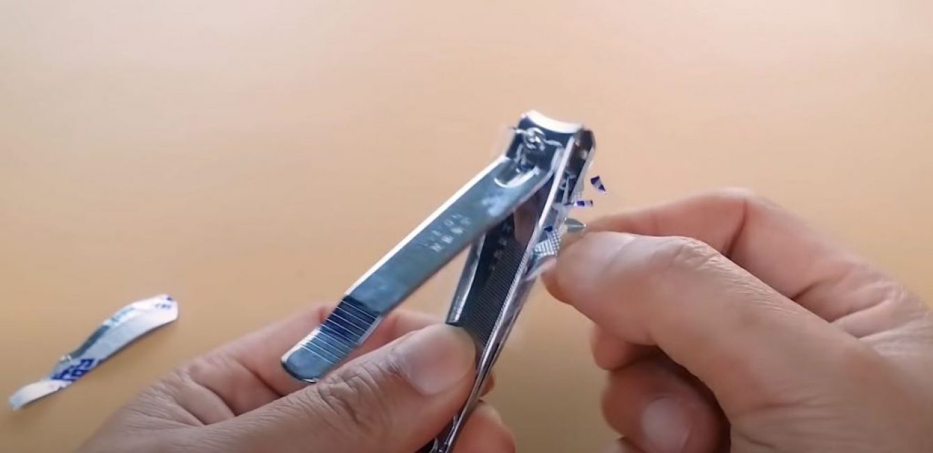 Maintenant, les morceaux coupés ne se disperseront pas dans toute la pièce