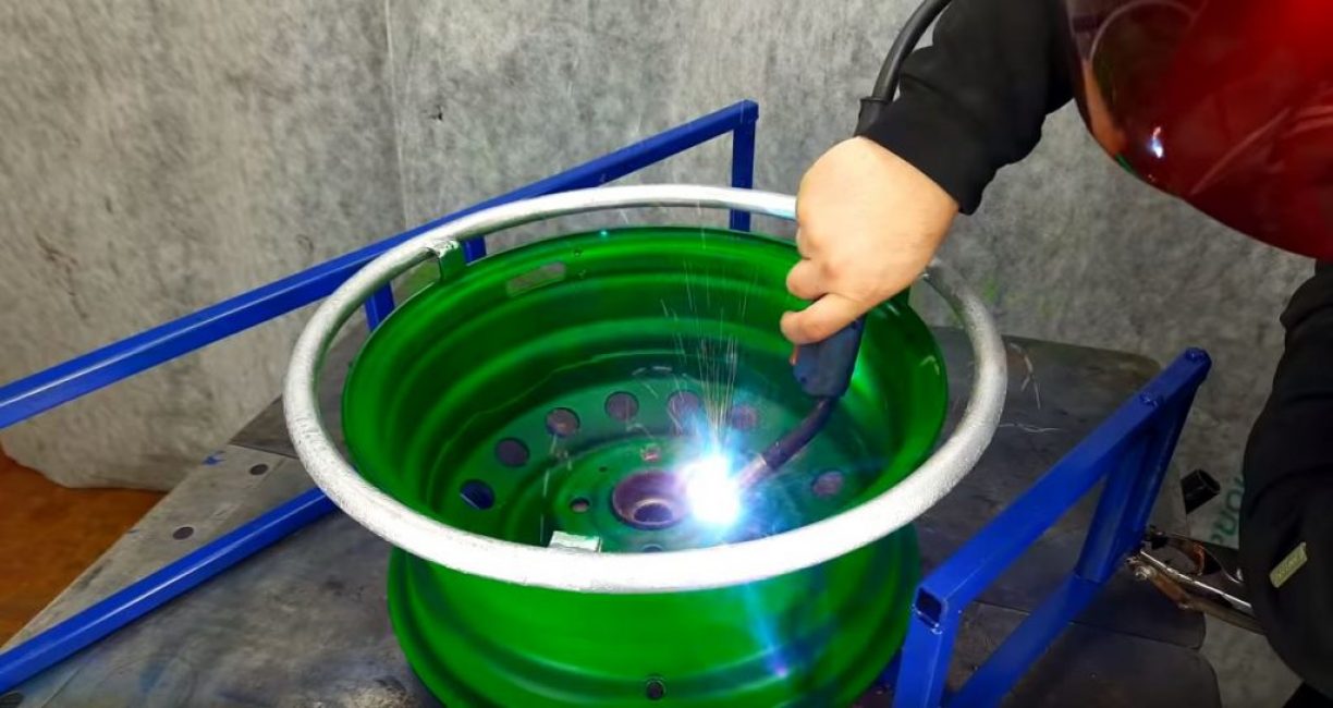 Nous plaçons le disque sur le moyeu et le soudons