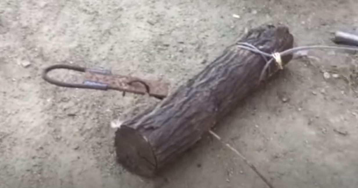 plier le bord avec un marteau