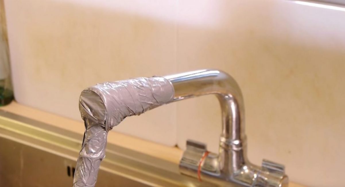 Envelopper étroitement avec du ruban adhésif